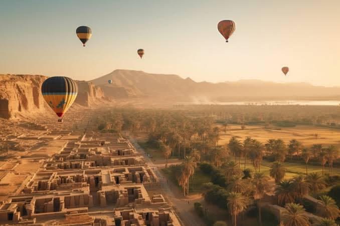 Hot air balloon ride in Luxor